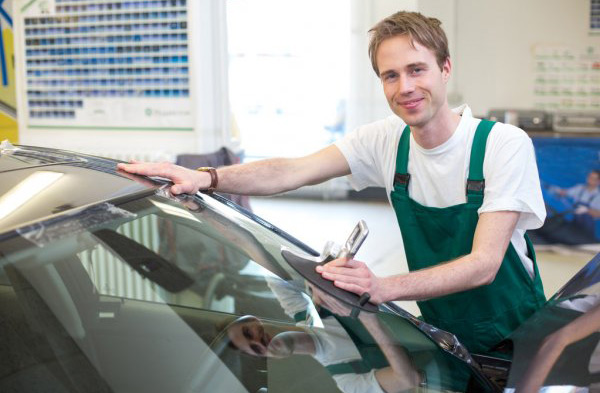 Dedicated Auto Glass Experts